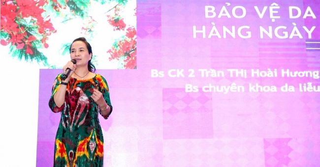 Bác sĩ da liễu Trần Thị Hoài Thương được bệnh nhân khen ngợi về kinh nghiệm dày dặn, tận tâm khám chữa bệnh, tư vấn tỉ mỉ, trung thực, bản tính dễ gần, nhân ái | Nguồn: BSCKII. Trần Thị Hoài Thương