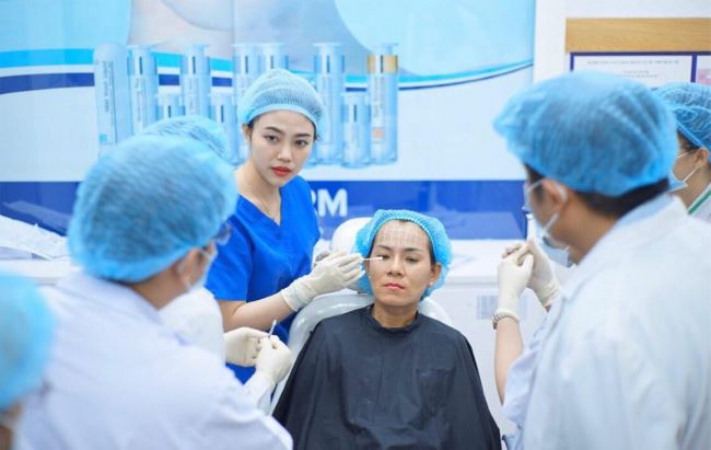 Dịch vụ tiêm Filler do bệnh viện da liễu TP.HCM cung cấp được đông đảo chị em tin tưởng và sử dụng vì an toàn, quy trình khép kín, được thực hiện bởi bác sĩ có chuyên môn cao | Nguồn: Bệnh viện da liễu TP.HCM