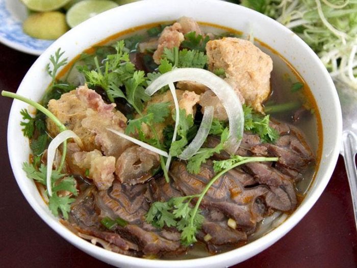 Bún bò 107 Đất Thánh - quán bún bò ngon quận Tân Bình