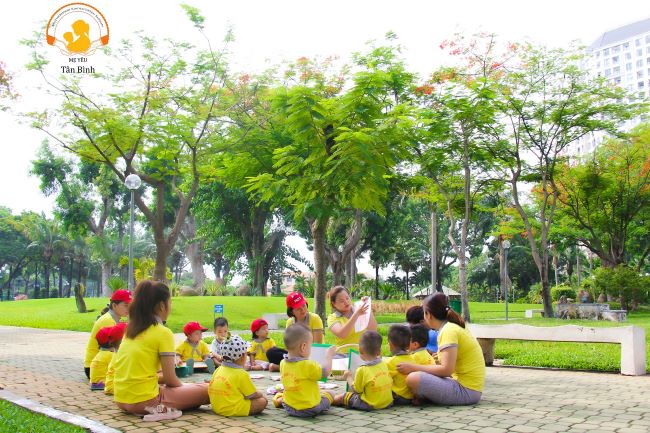 Trong thời gian học tại Trường Mầm non Mẹ Yêu, các em học sinh được tạo cơ hội để phát triển toàn diện về thể chất và trí tuệ | Nguồn: Trường Mầm non Mẹ Yêu