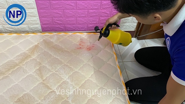 Dịch vụ giặt nệm tại nhà giá rẻ tphcm