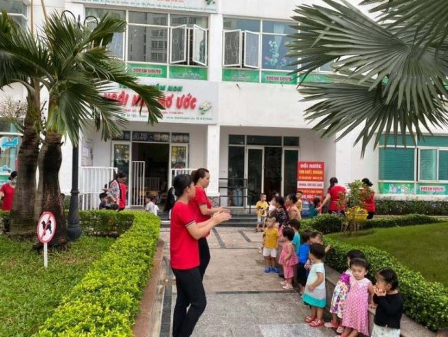 Dream House Kindergarten không chỉ sát cánh cùng gia đình mà còn giáo dục họ những phương pháp tốt nhất để nuôi dạy con cái | Nguồn: Trường Mầm non Dream House An Tiến